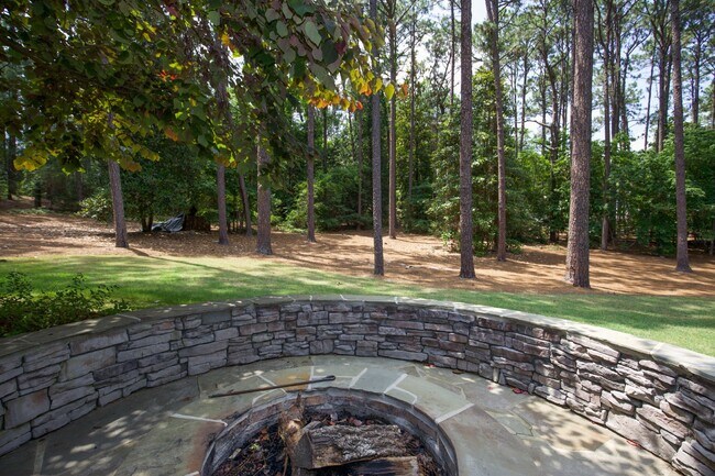 Building Photo - Stunning home in Weymouth Woods Southern P...
