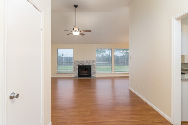 Building Photo - 5306 Acorn Ct