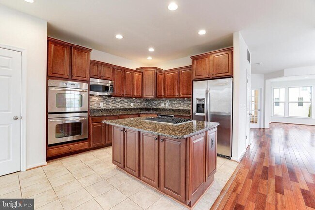 Building Photo - 42639 Chisholm Dr