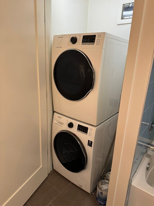 Building Photo - 1Bd/1Ba Seattle Condo