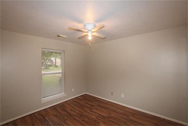 Building Photo - 2818 Russett Pl W