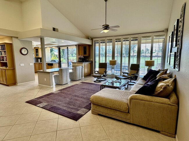 Building Photo - 264 Avenida del Sol