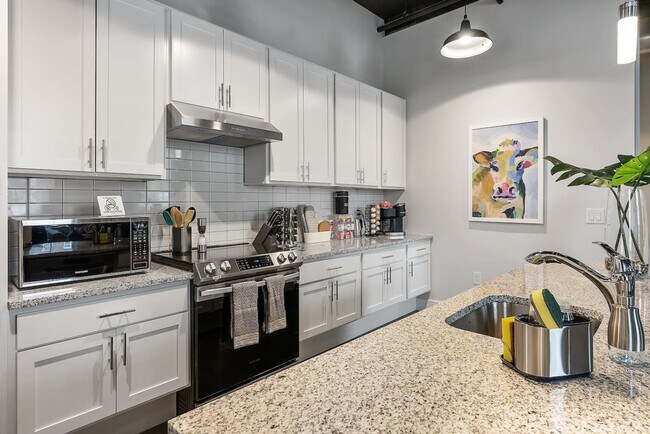 Building Photo - 212 W Roberts Ave