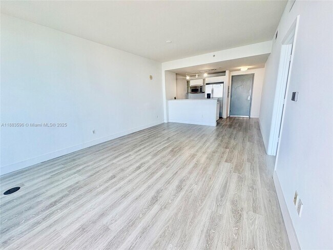 Building Photo - 601 NE 36th St