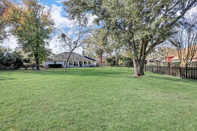 Building Photo - Great 4 bedroom/ 2 bathroom home in Eagle Harbor