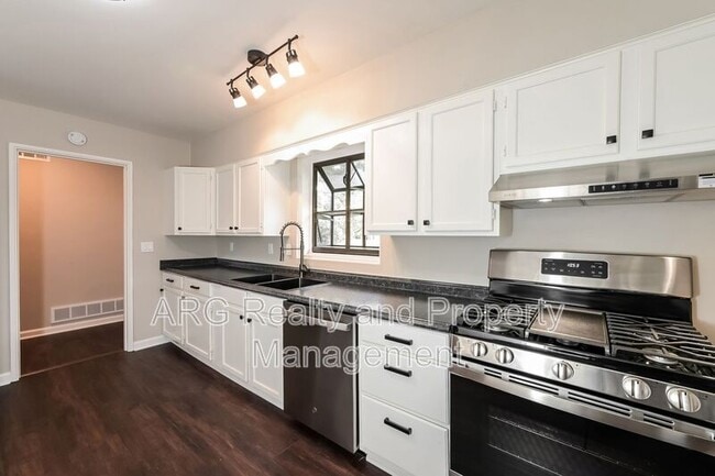 Building Photo - 2771 Winding Ln NE