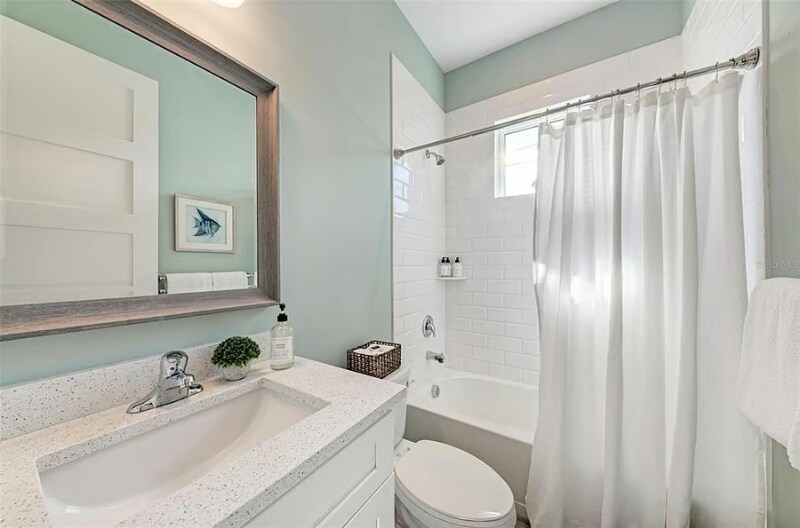 Building Photo - 701 21st St W