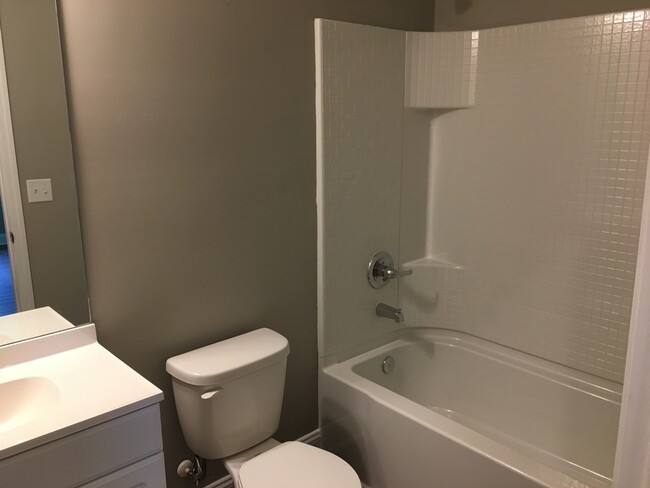 Building Photo - 3/2 House For Rent in Northside Jax!