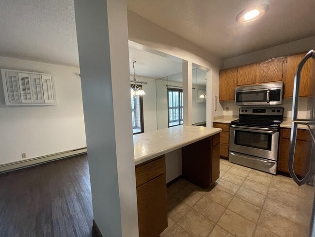 Building Photo - 5607 Green Cir Dr