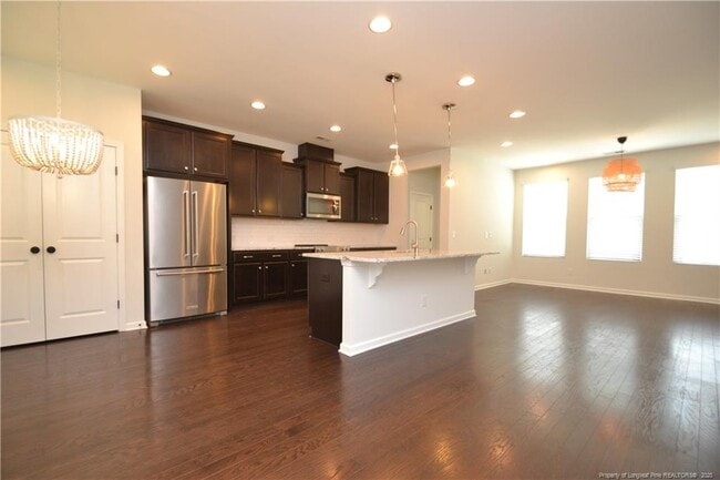 Building Photo - 1405 Luxor Dr