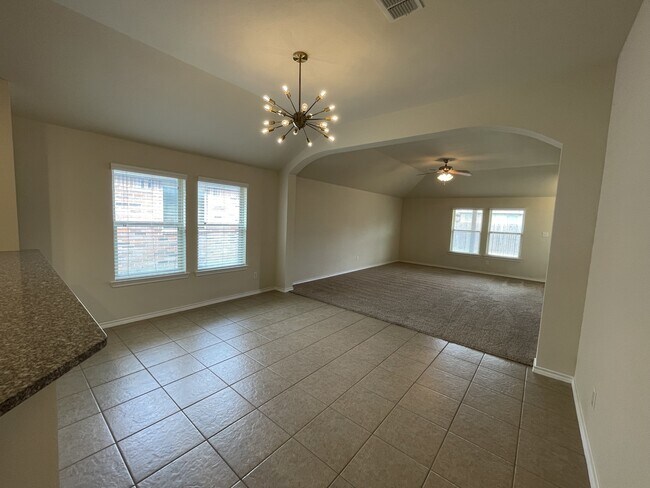 Building Photo - 2537 Old Buck Dr
