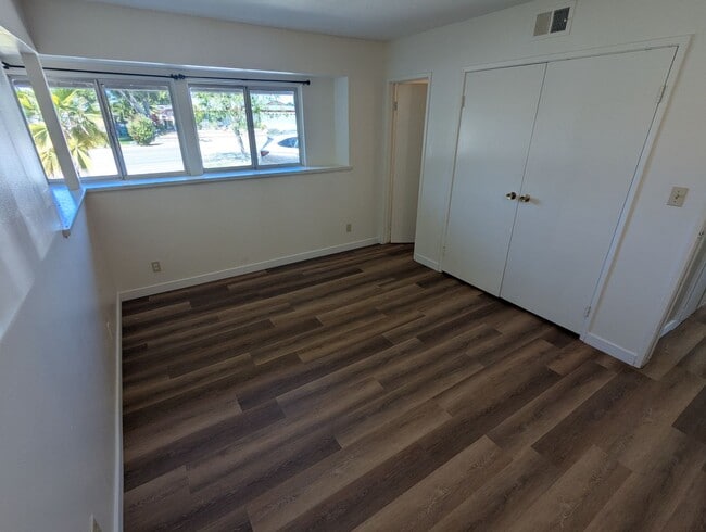 Building Photo - 3943 Constellation Rd