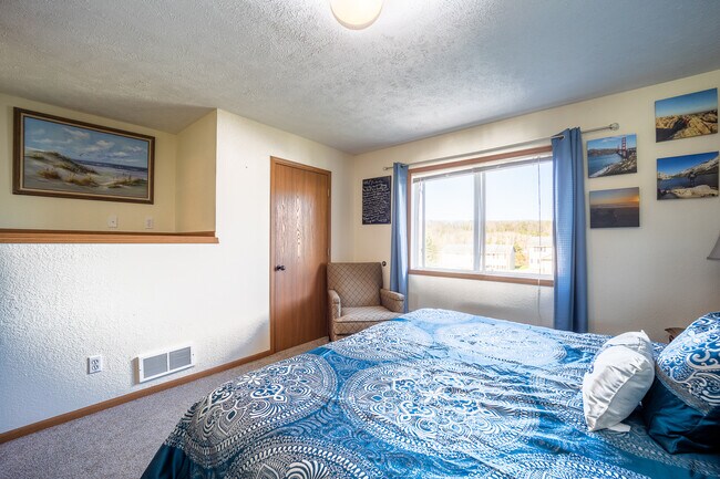 Building Photo - 3797 Vale Dr