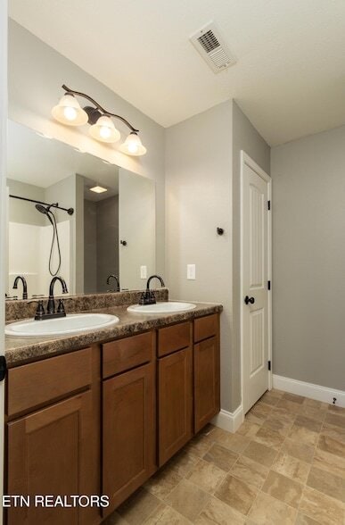 Building Photo - 926 Warrior Hill Dr