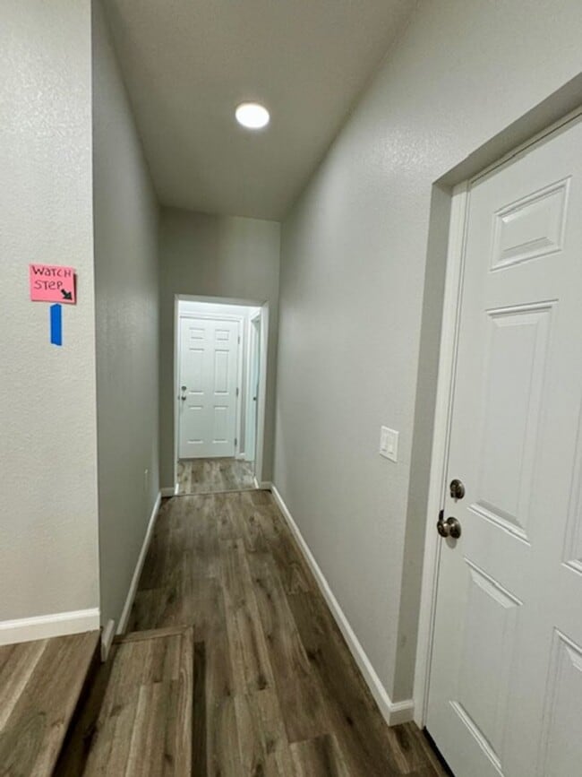 Building Photo - NEWLY RENOVATED 3 BED, 3 BATH ONE STORY HO...