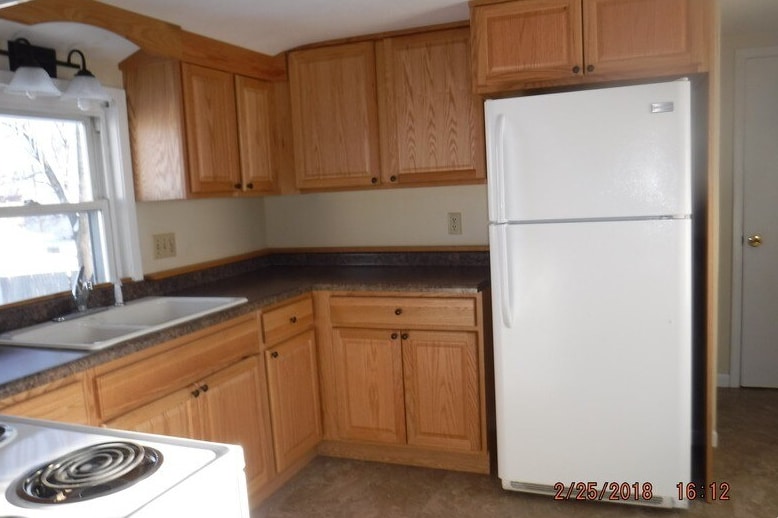 Primary Photo - 513 N Oak Ave