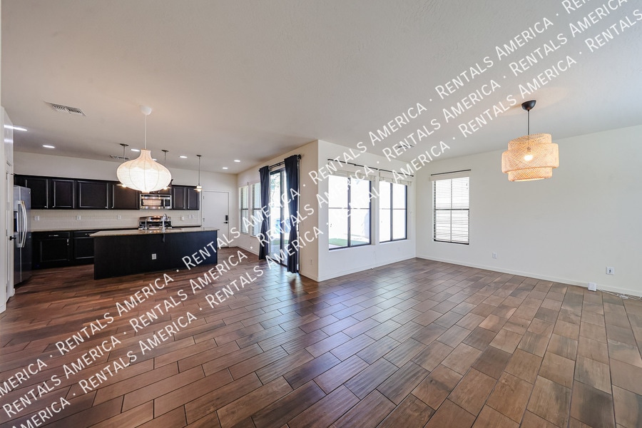 Building Photo - 10428 E Nopal Ave