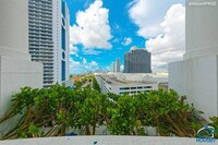Building Photo - 1750 N Bayshore Dr