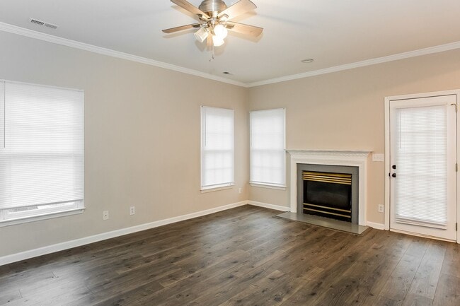 Building Photo - Charlotte -  3 bedroom 2.5 bath Townhome - Davis Lake Community