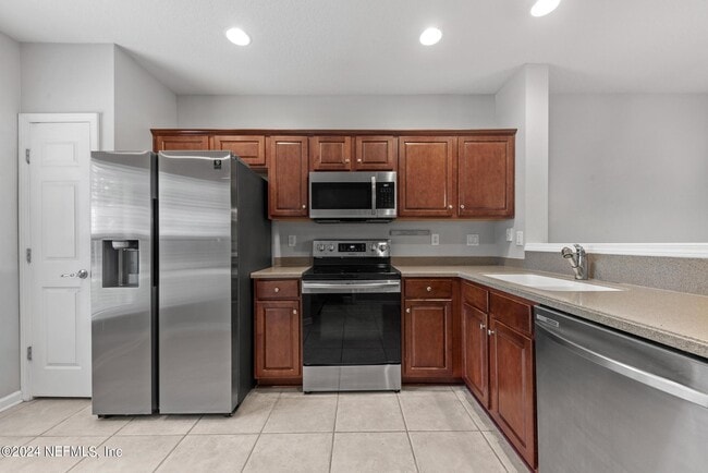 Building Photo - 8159 Summerside Cir