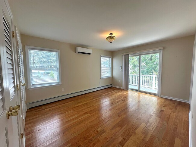Building Photo - 321 Hemlock St