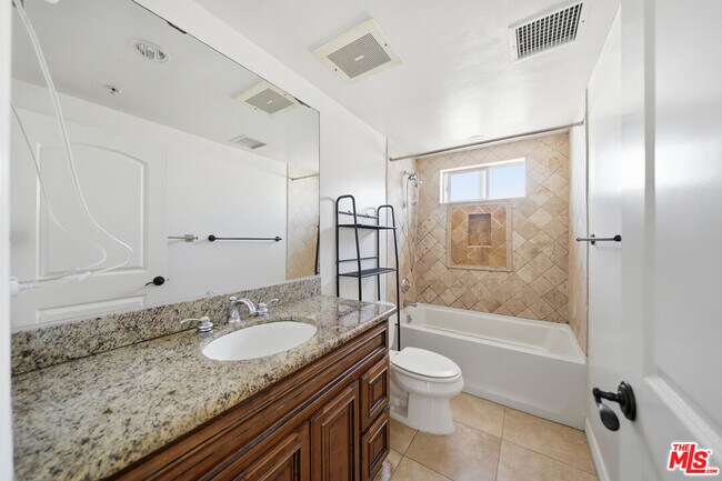 Building Photo - 4733 Elmwood Ave