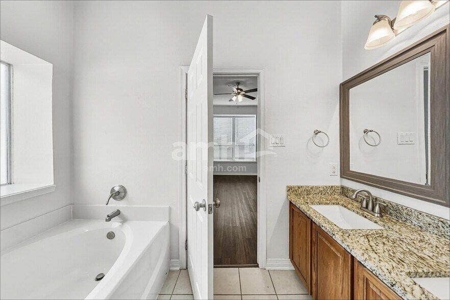 Building Photo - 2204 Perkins Crossing Dr