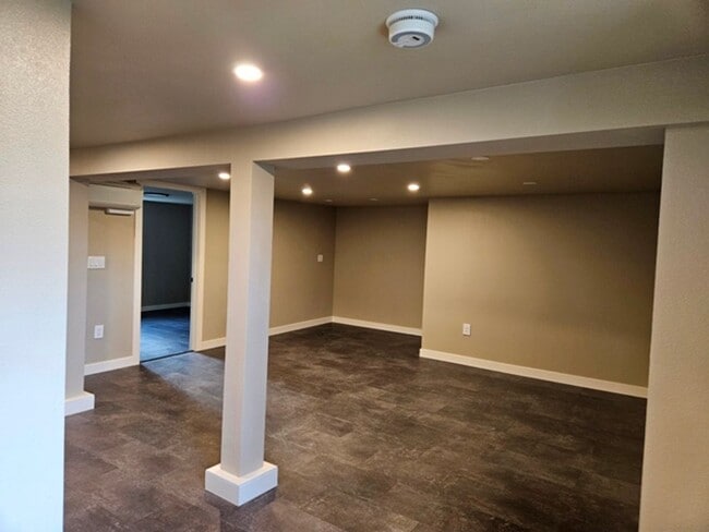 Building Photo - 4Bd/2Ba Two Story Home - For Viewing!