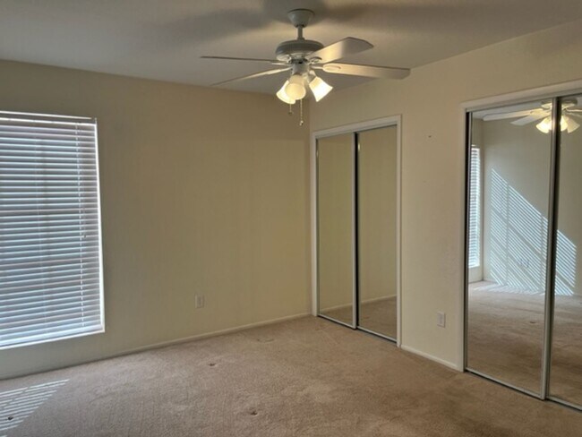 Building Photo - 3 Bedroom Home with Bonus Room!