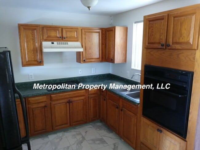 Building Photo - 3 bed Family house with More benefits less deposit!