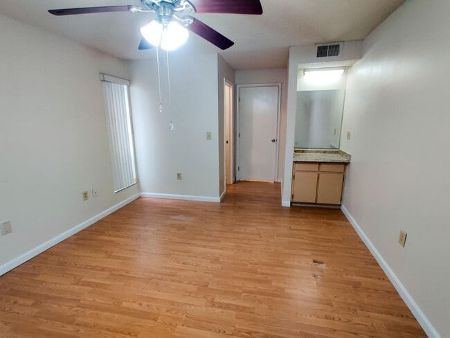 Building Photo - 117 Crown Point Cir