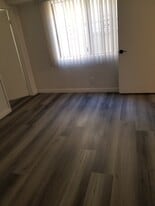 Building Photo - 724 New Hampshire S Ave