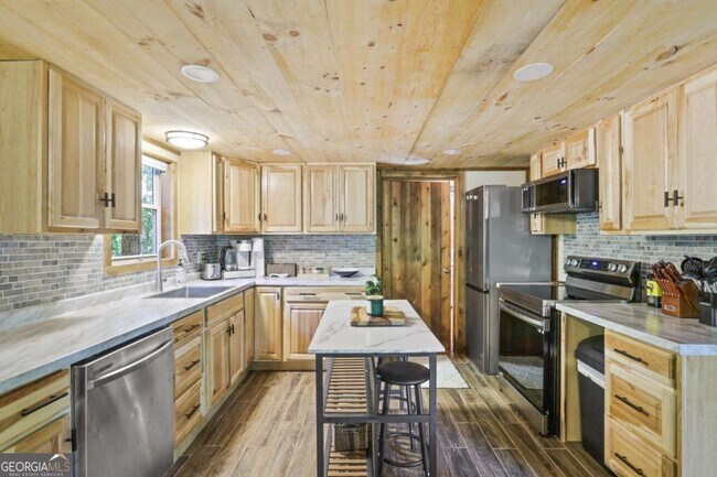 Building Photo - 166 Nantahala Pass Rd