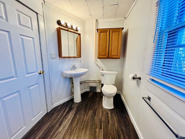 Building Photo - 3-Bed House in Waterloo