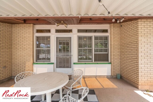 Building Photo - 3 Bedroom End Unit Home in Downtown St. George