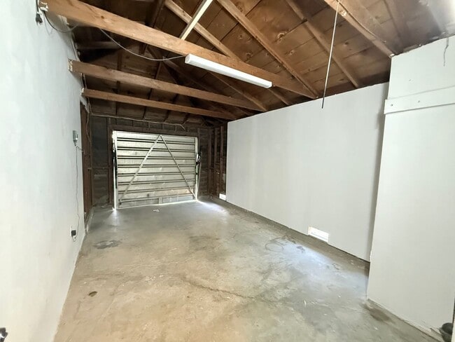 Building Photo - 606 Pierce St