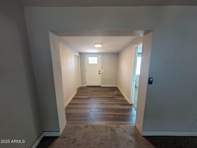 Building Photo - 7635 N 76th Ln