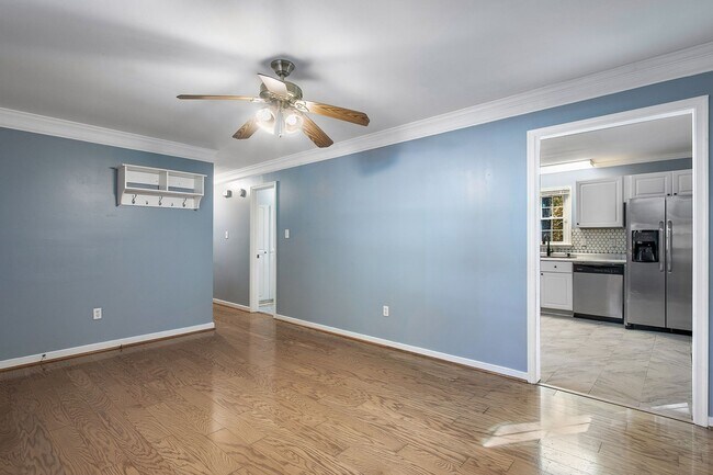 Building Photo - Stunning 3 Bedroom Home AVAILABLE NOW!