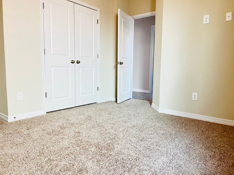 Building Photo - 3712 Fieldfare Dr