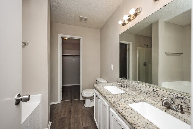 Building Photo - 1416 Daisy Dr