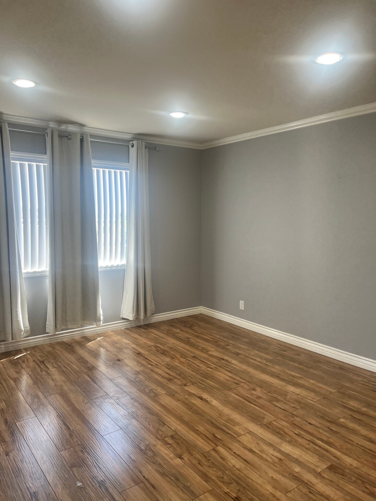 bedroom - 2940 N Verdugo Rd