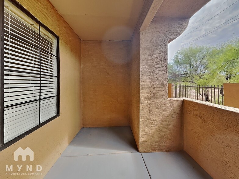 Building Photo - 5302 E Van Buren St