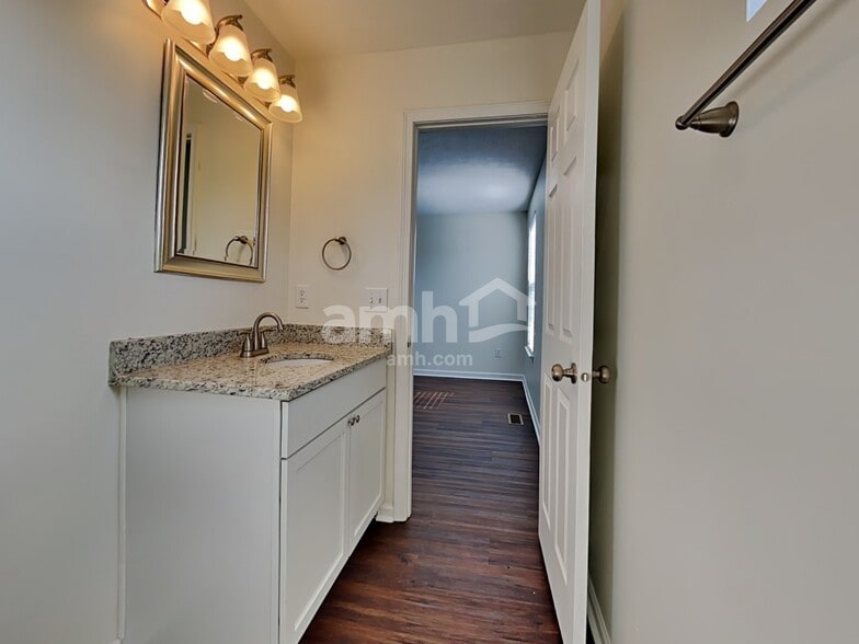 Building Photo - 5576 Shetland Ct