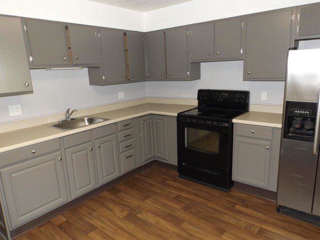 Building Photo - 860 N Lincoln St