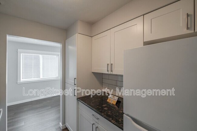 Building Photo - 205 6th Ave SW