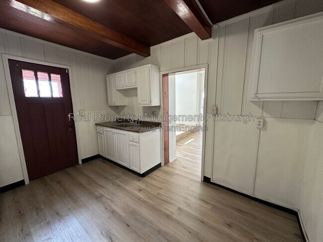 Building Photo - 208 Rolfe St