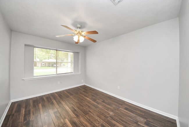 Building Photo - 2405 Pickerton Dr