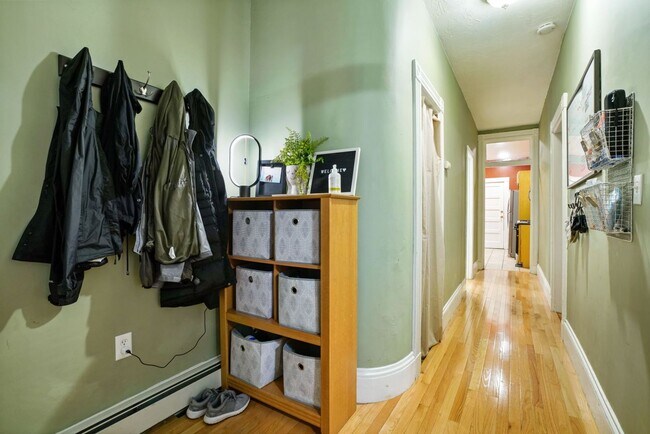 Building Photo - Great Mission Hill 4 bed