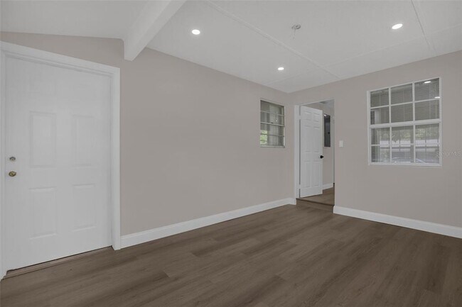 Building Photo - 518 Lavon Dr