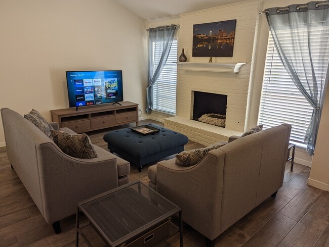 Building Photo - 8707 Westover Club Dr